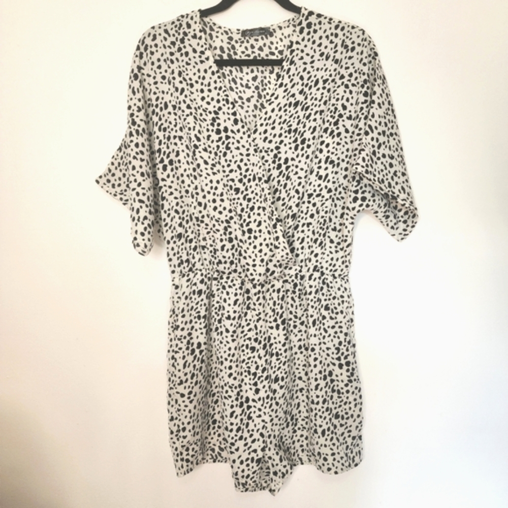Pretty Garden black white print v neck romper women's large